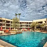 Scottsdale Condo With Pool And Lake About 3 Mi To Old Town
