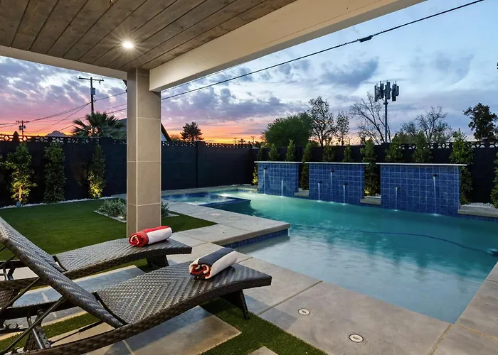 Bella Rosa- Close To Old Town With Pool & Hot Tub