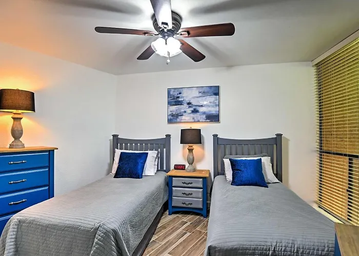 Scottsdale Condo With Pool And Lake About 3 Mi To Old Town