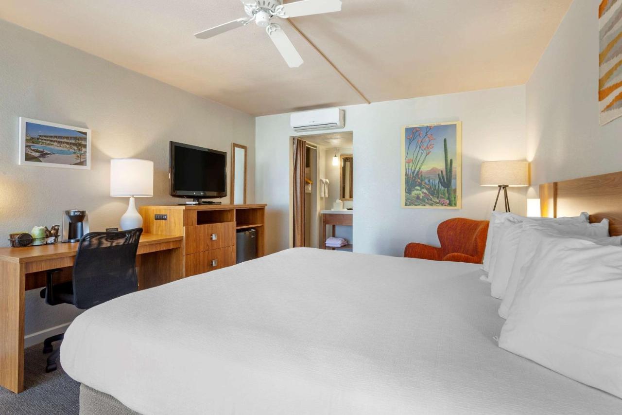 Western Papago & Hotel Scottsdale
