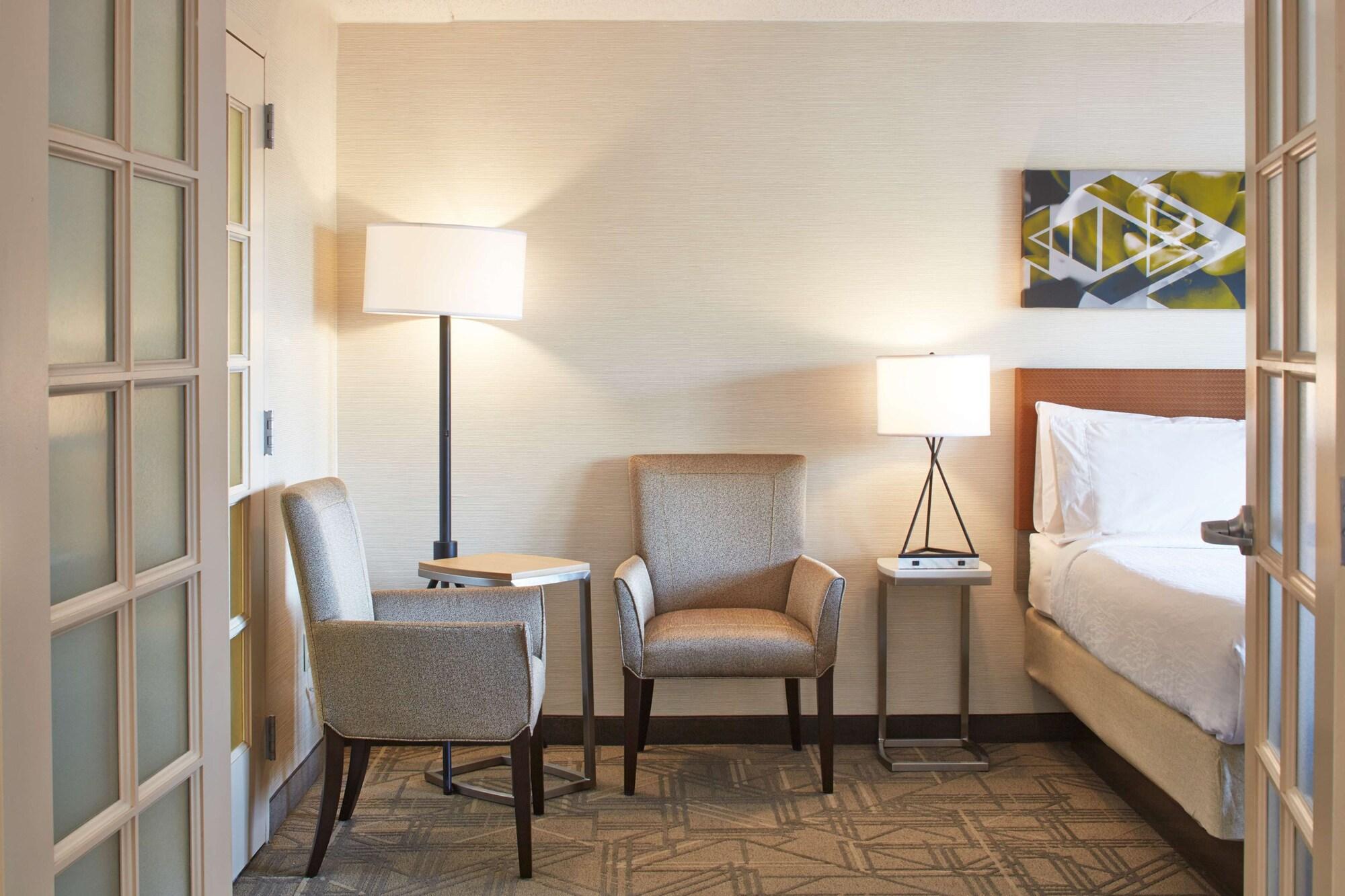 Hilton Garden Old Town 3*