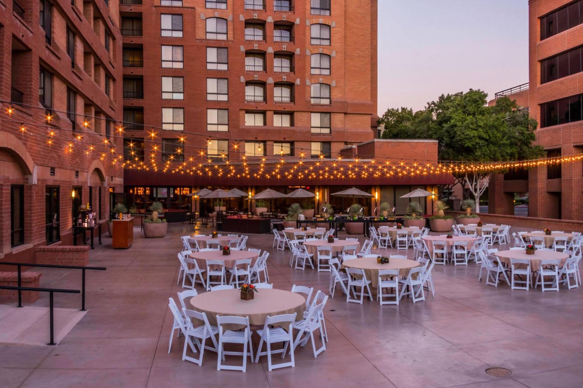 Marriott Old Town Hotel 3*