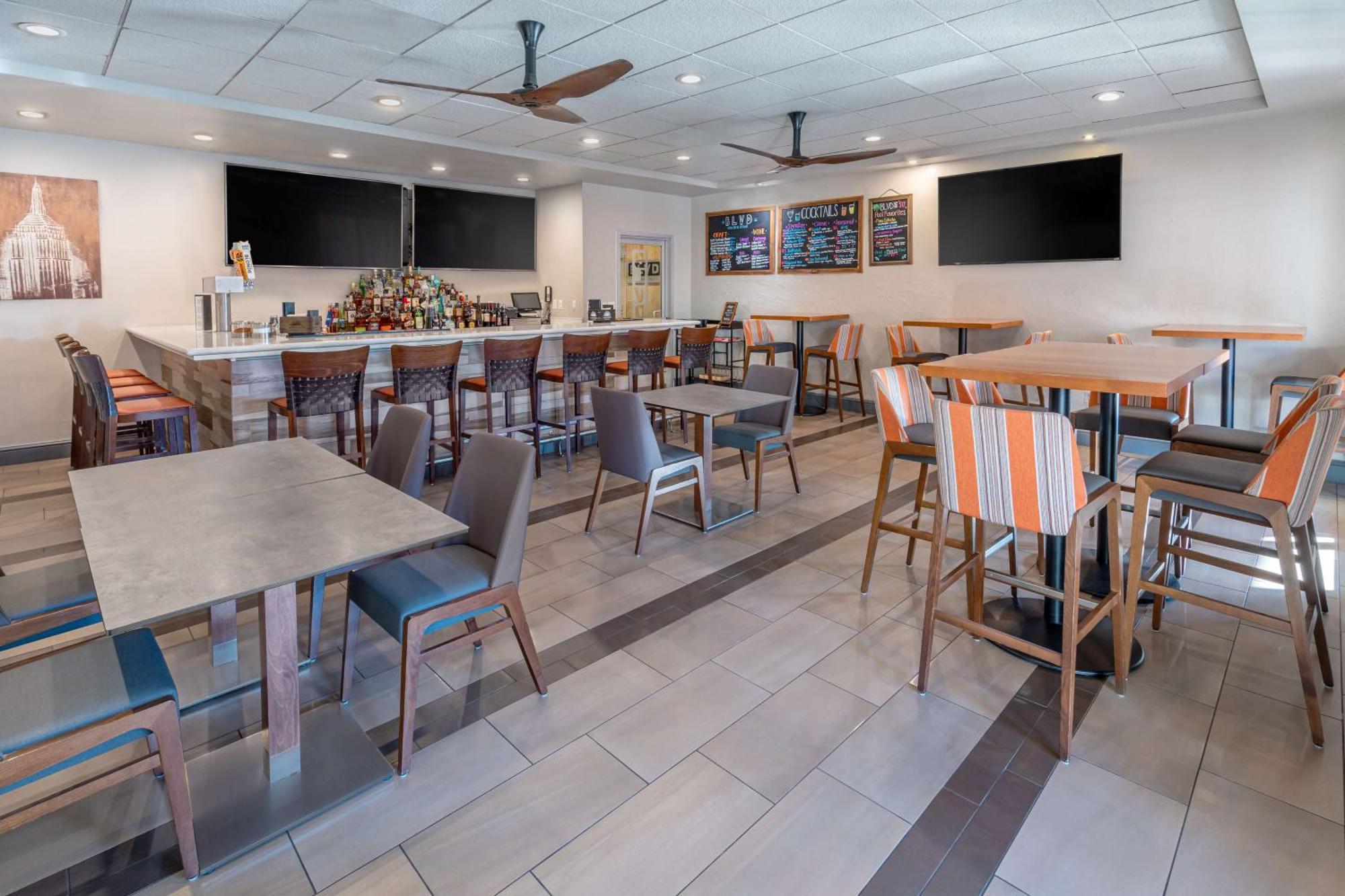 Hilton Garden Old Town Hotel 3*