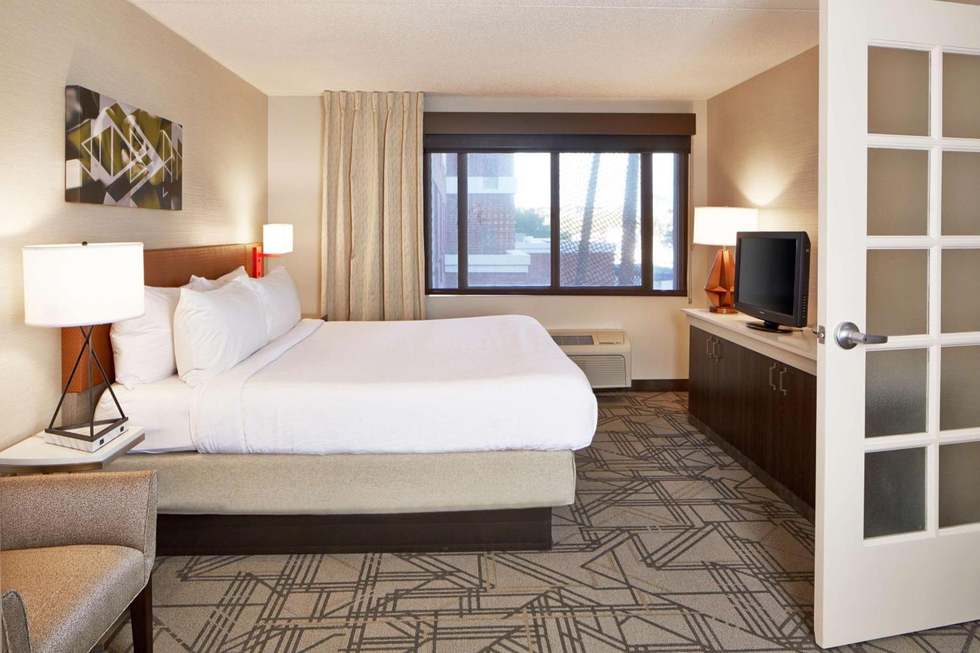 Hotel Hilton Garden Old Town 3*