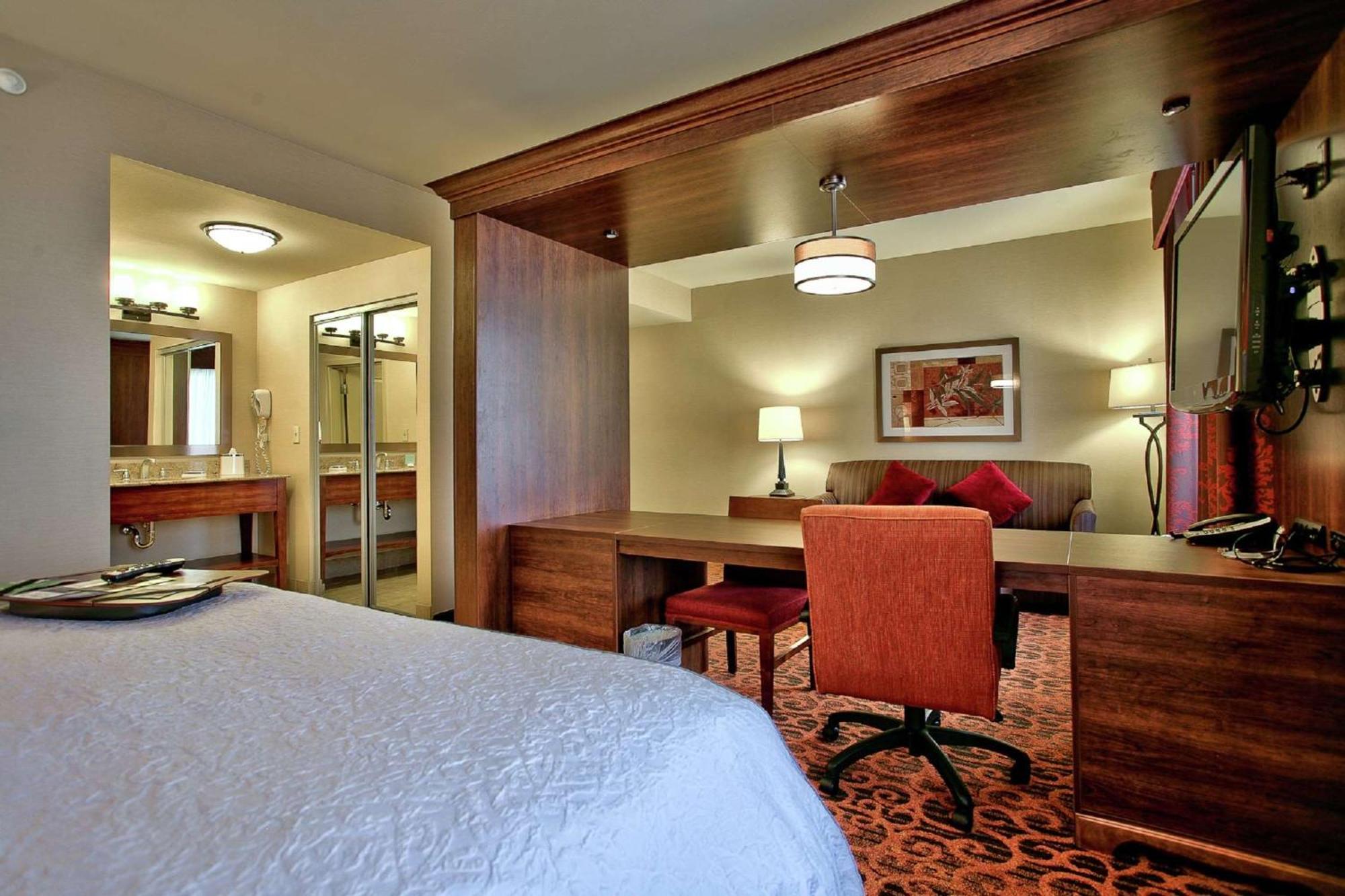 Hampton & At Talking Stick Hotel 3*