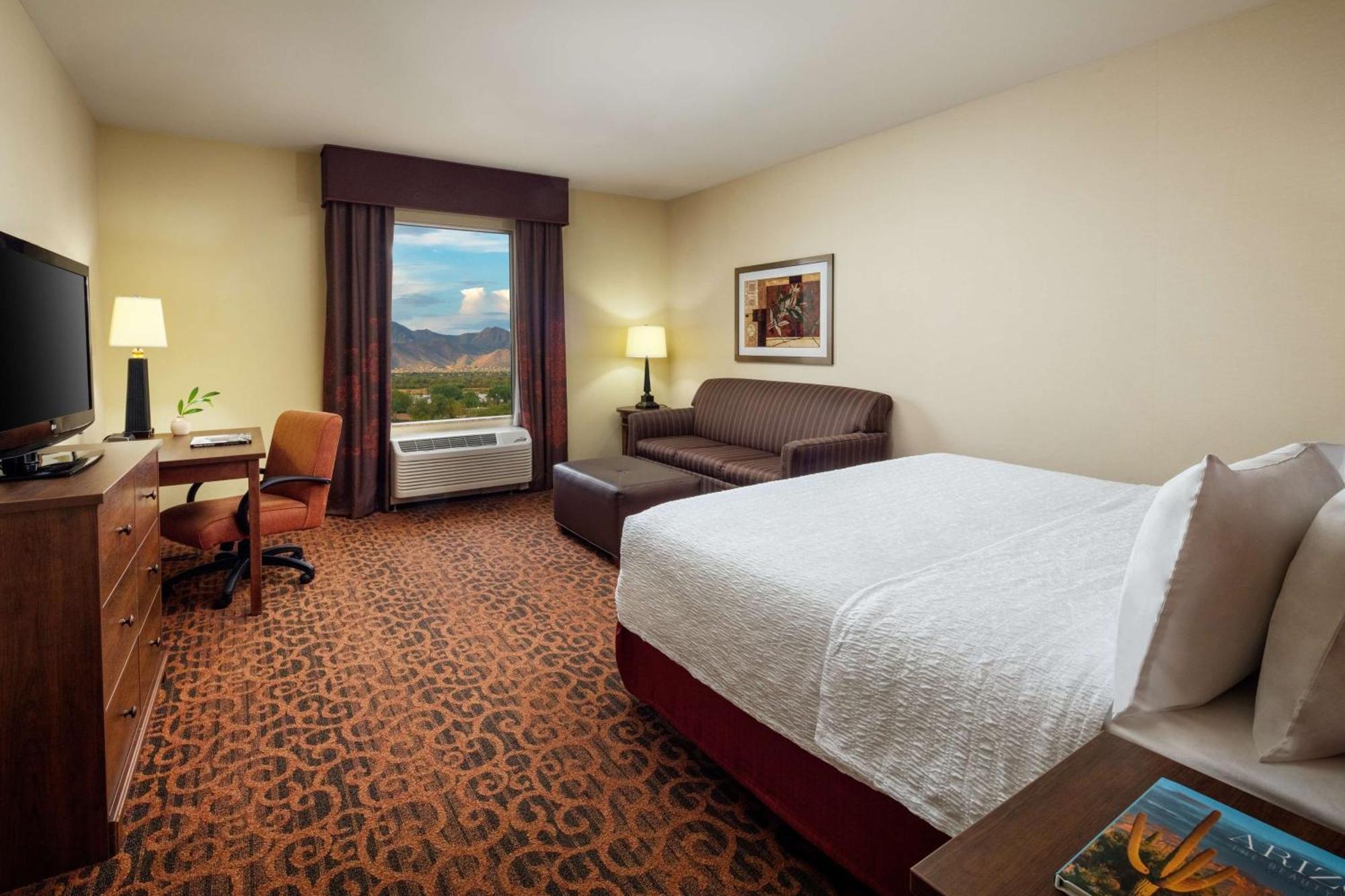 Hampton & At Talking Stick Hotel 3*