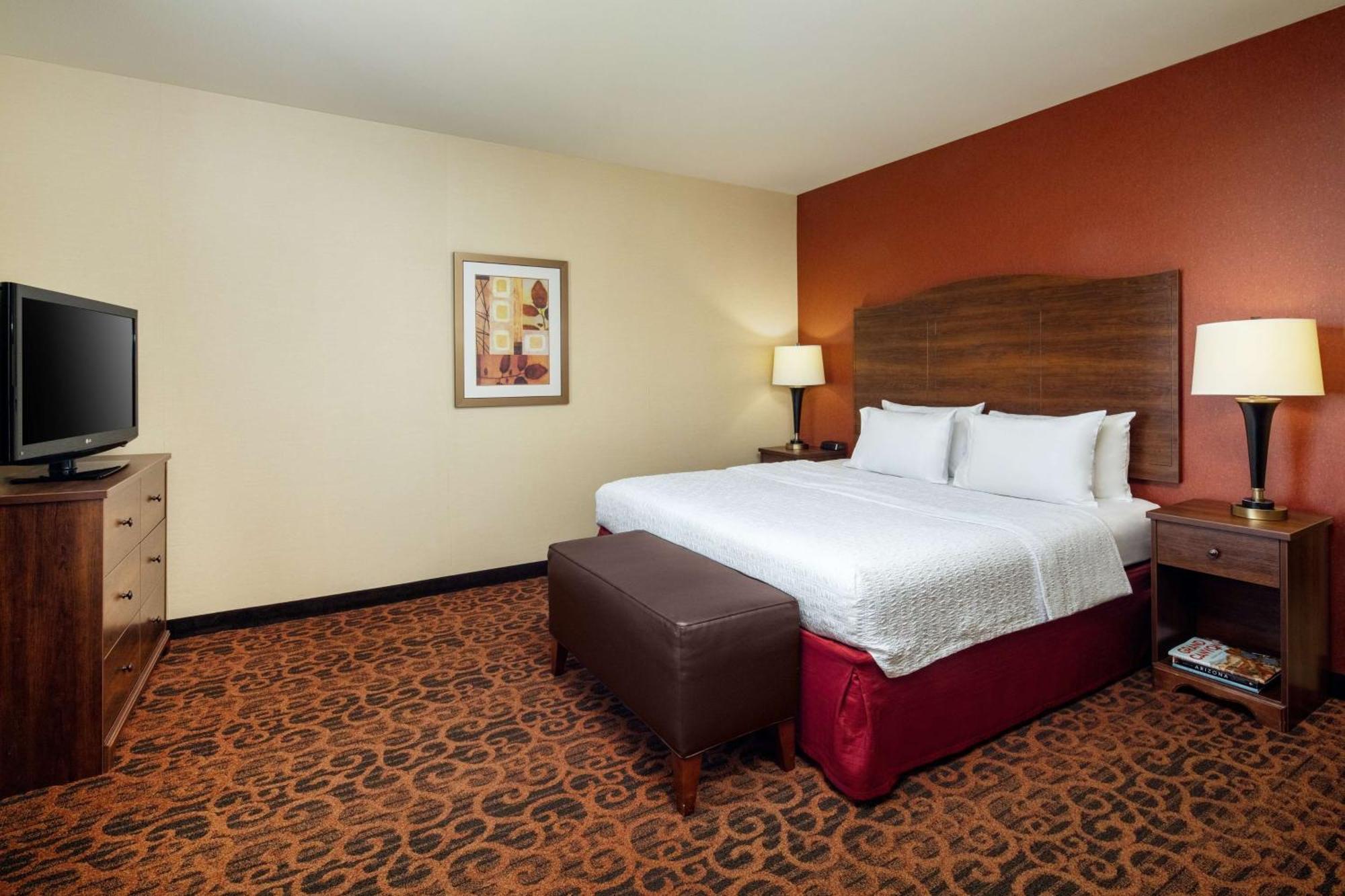 Hotel Hampton & At Talking Stick 3*