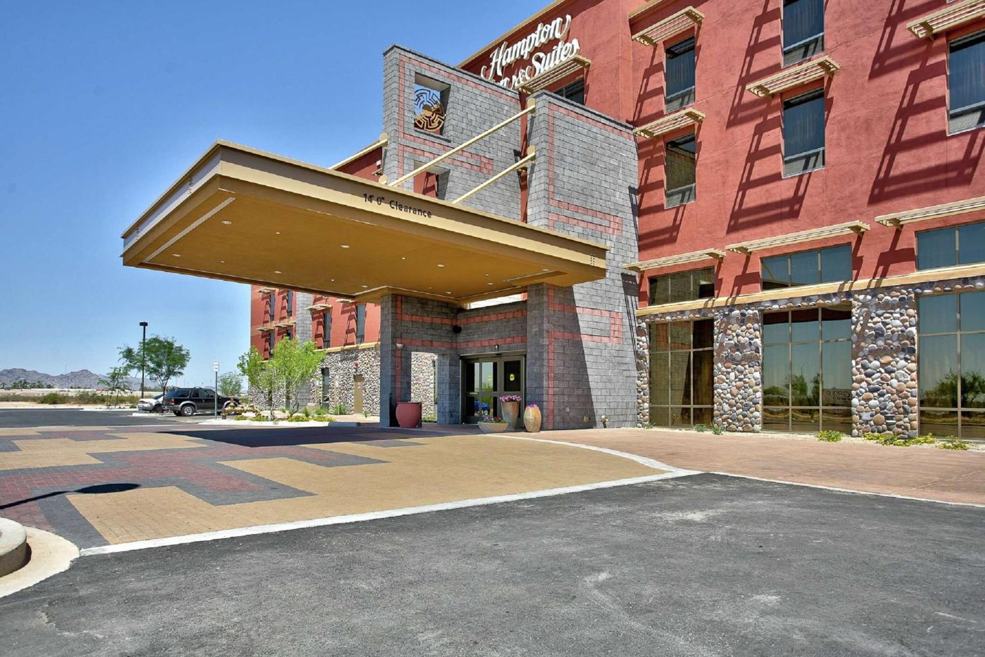 Hampton & At Talking Stick Hotel 3*