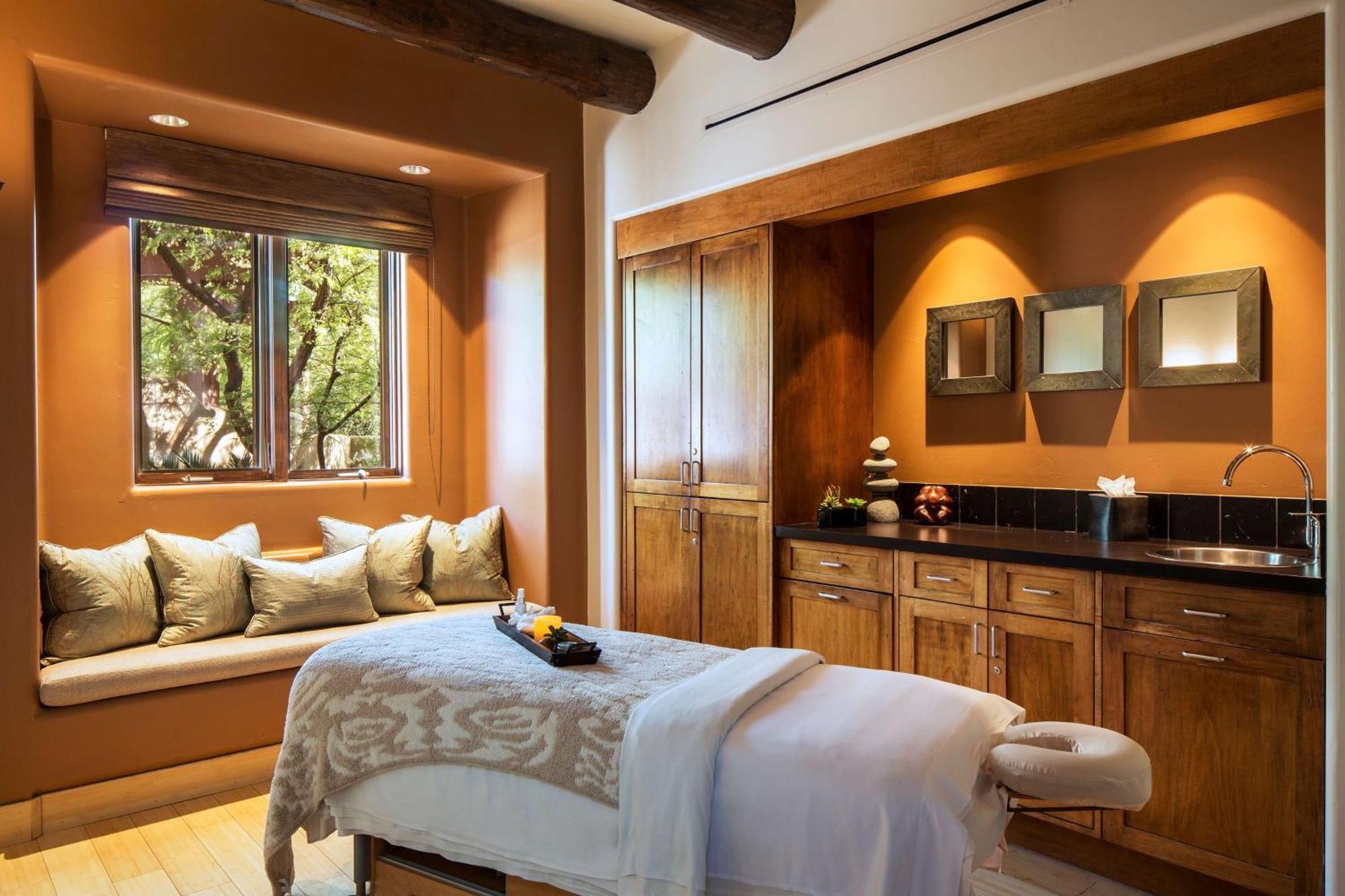 Boulders & Scottsdale, Curio Collection By Hilton Resort 4*