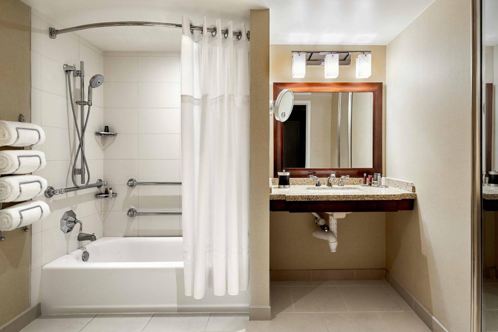 Marriott Old Town Hotel 3*