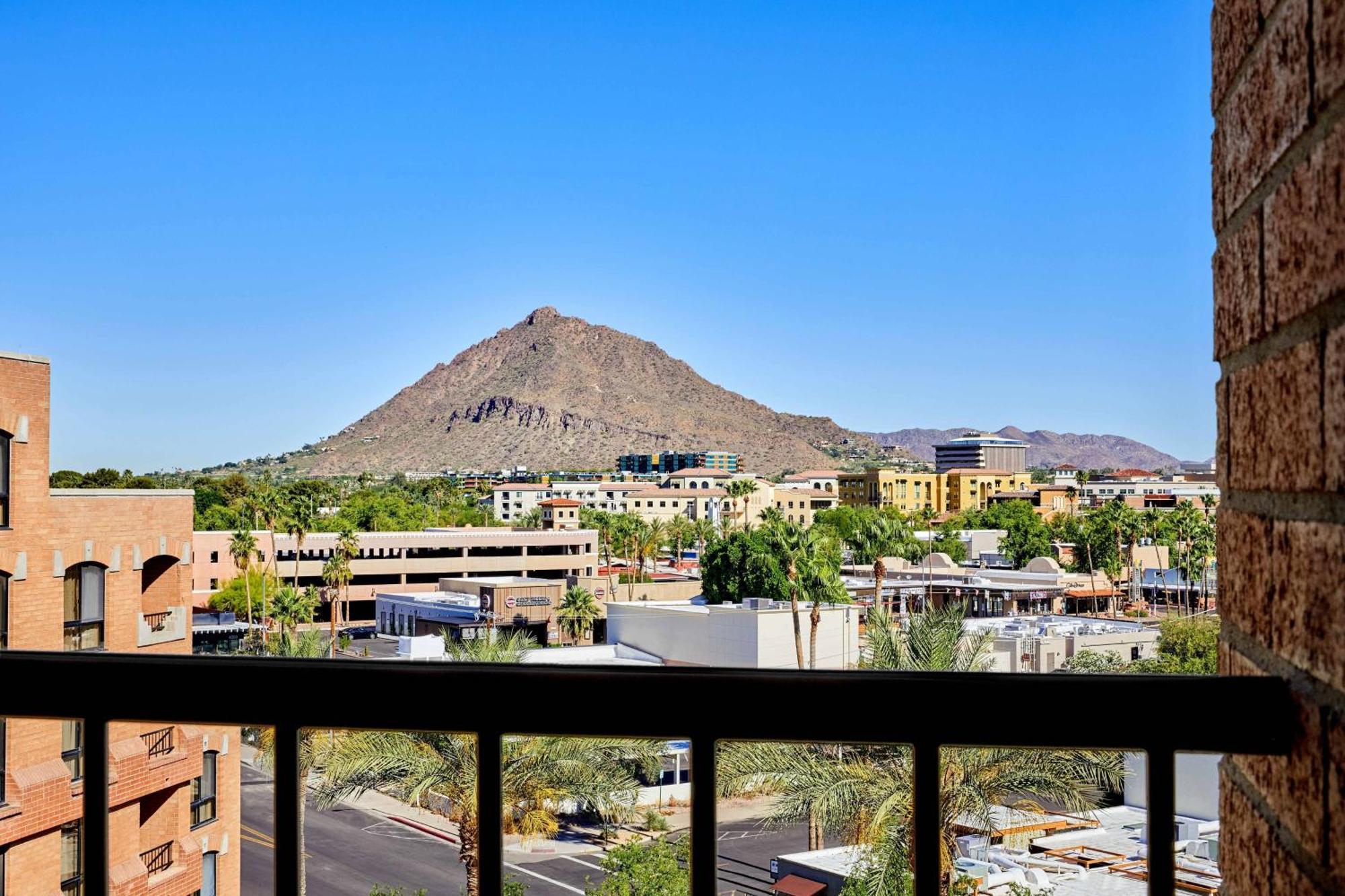 Marriott Old Town Hotel 3*