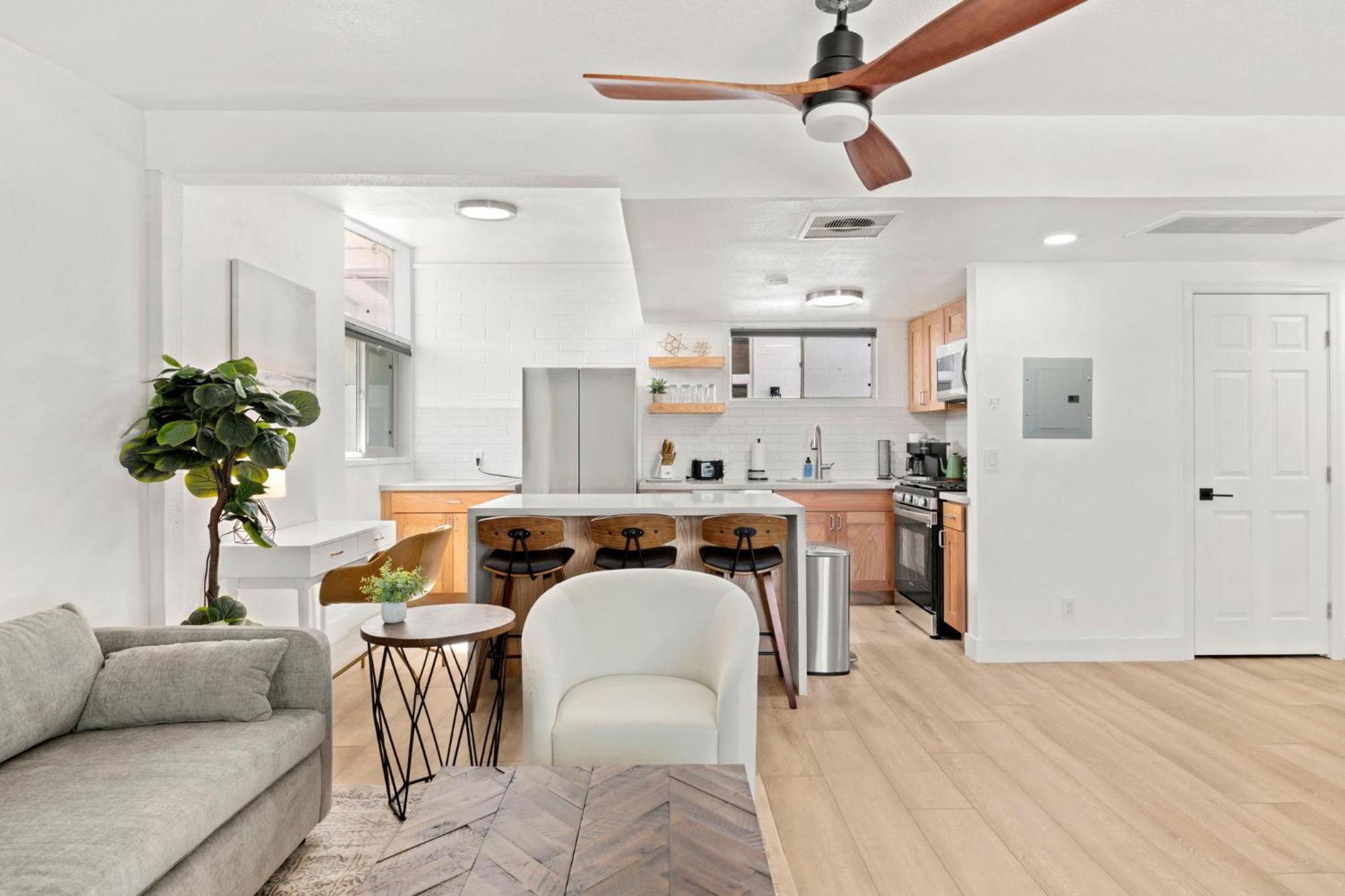 Brand New W Parking Blocks From Oldtown- 2b Holiday home *