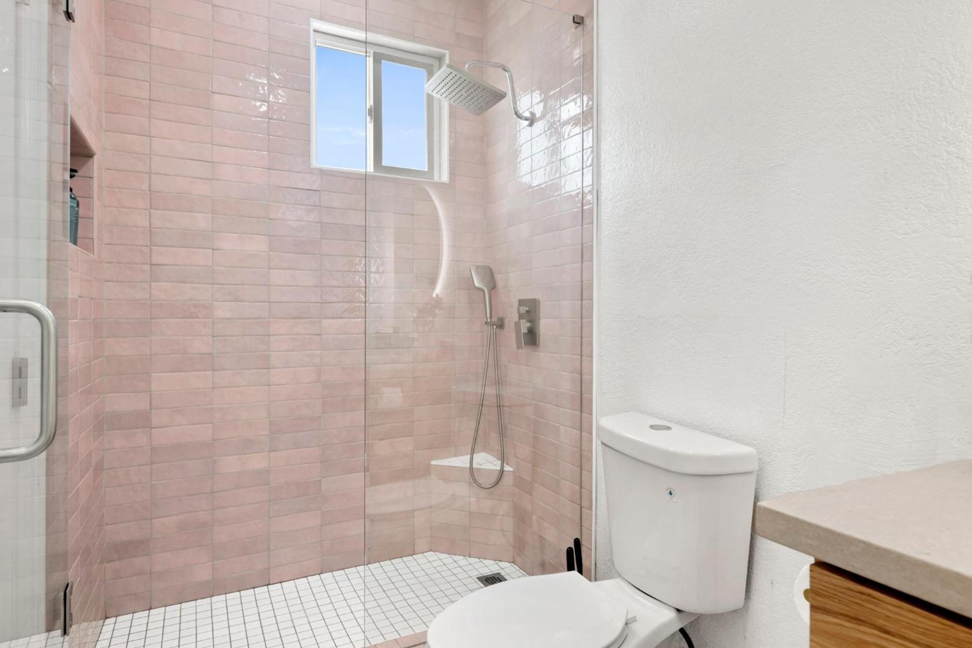 Brand New W Parking Blocks From Oldtown- 2b Holiday home *