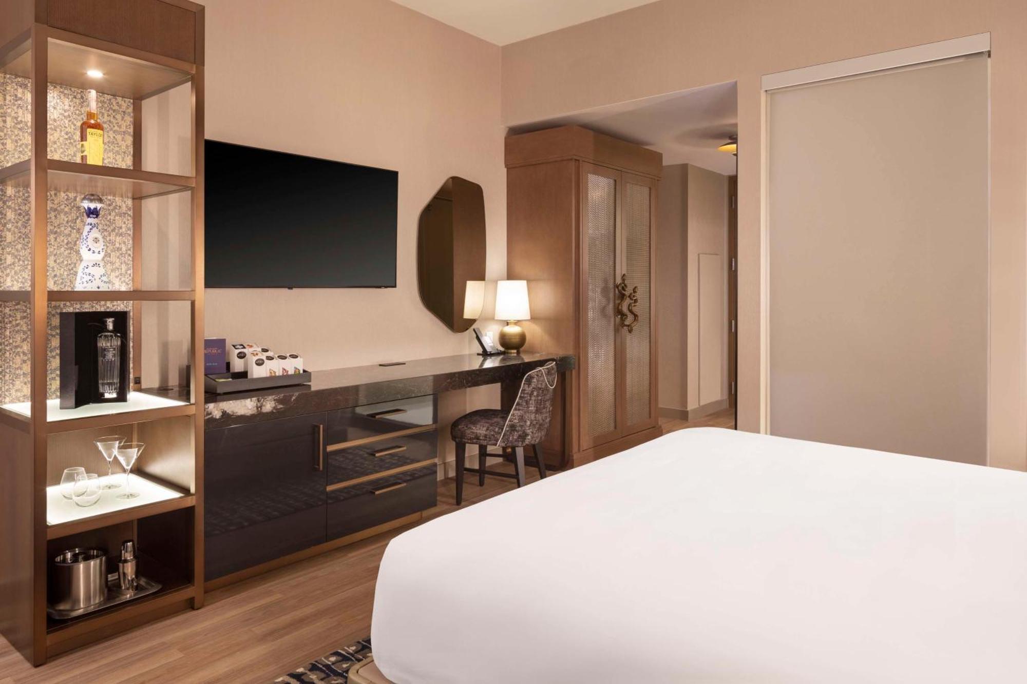 Caesars Republic Scottsdale, A Hilton 4*