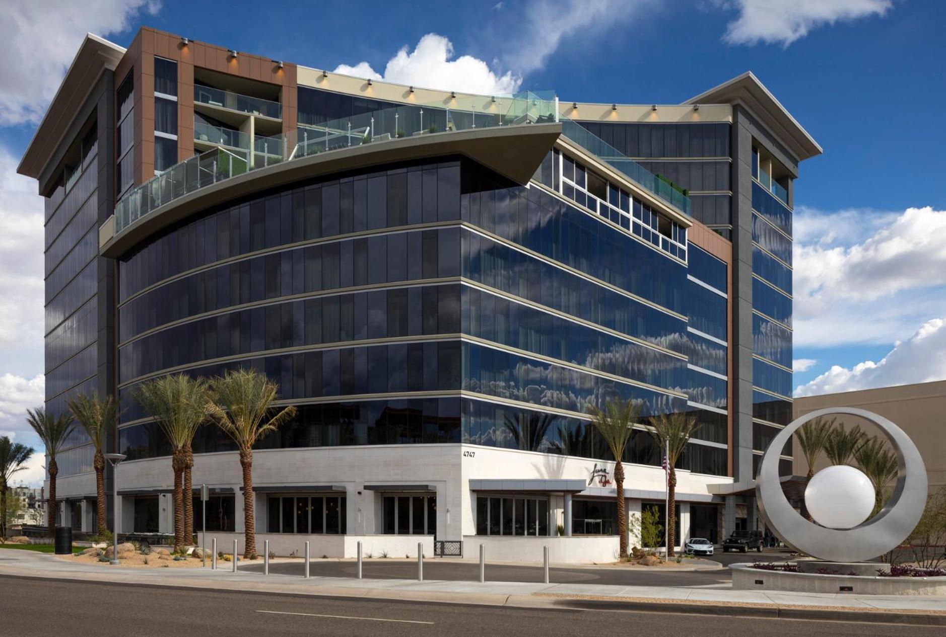 Caesars Republic Scottsdale, A Hilton 4*