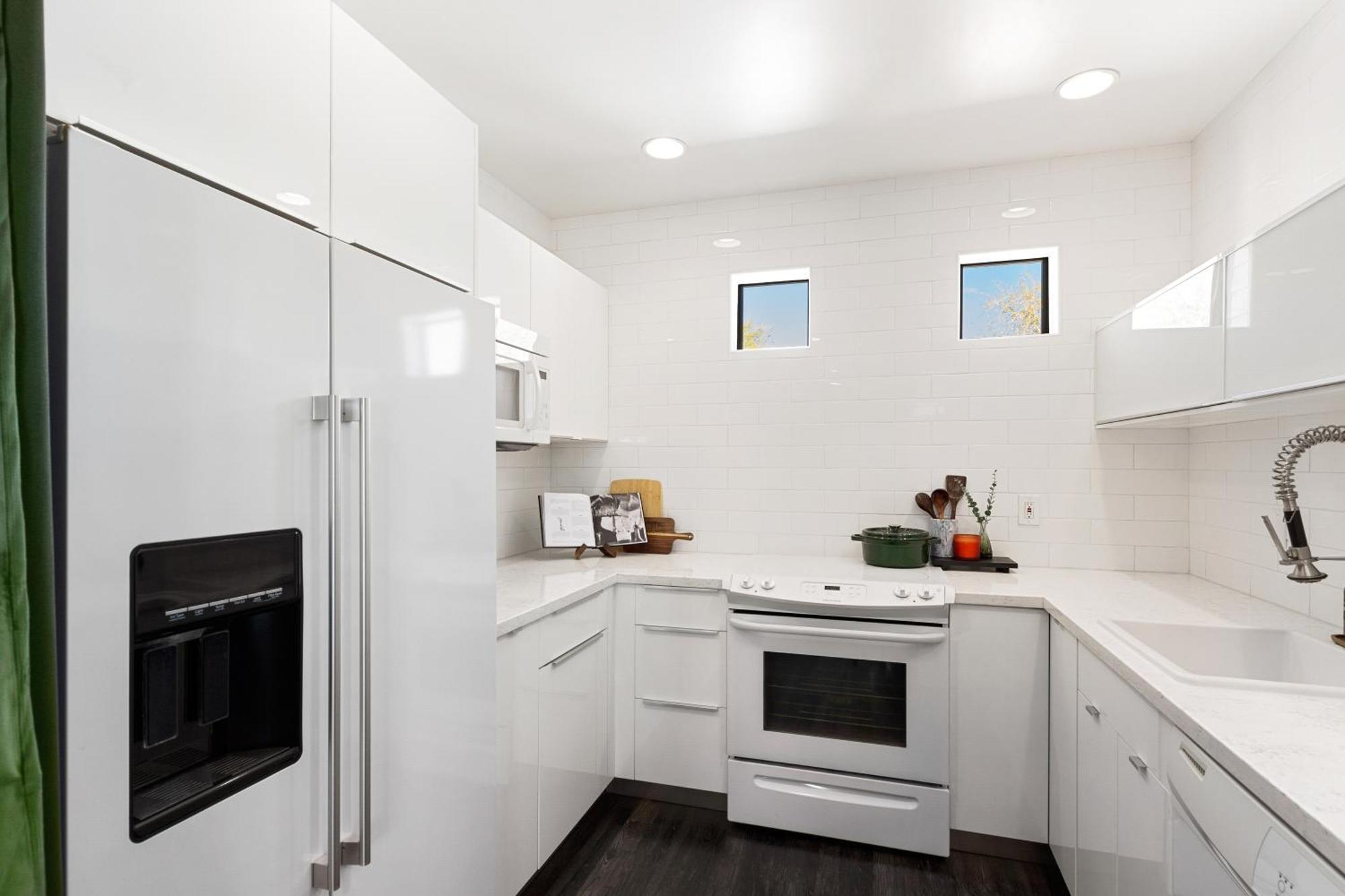 Apartment Chic 3br Escape Steps From Old Town Bars Free Parking