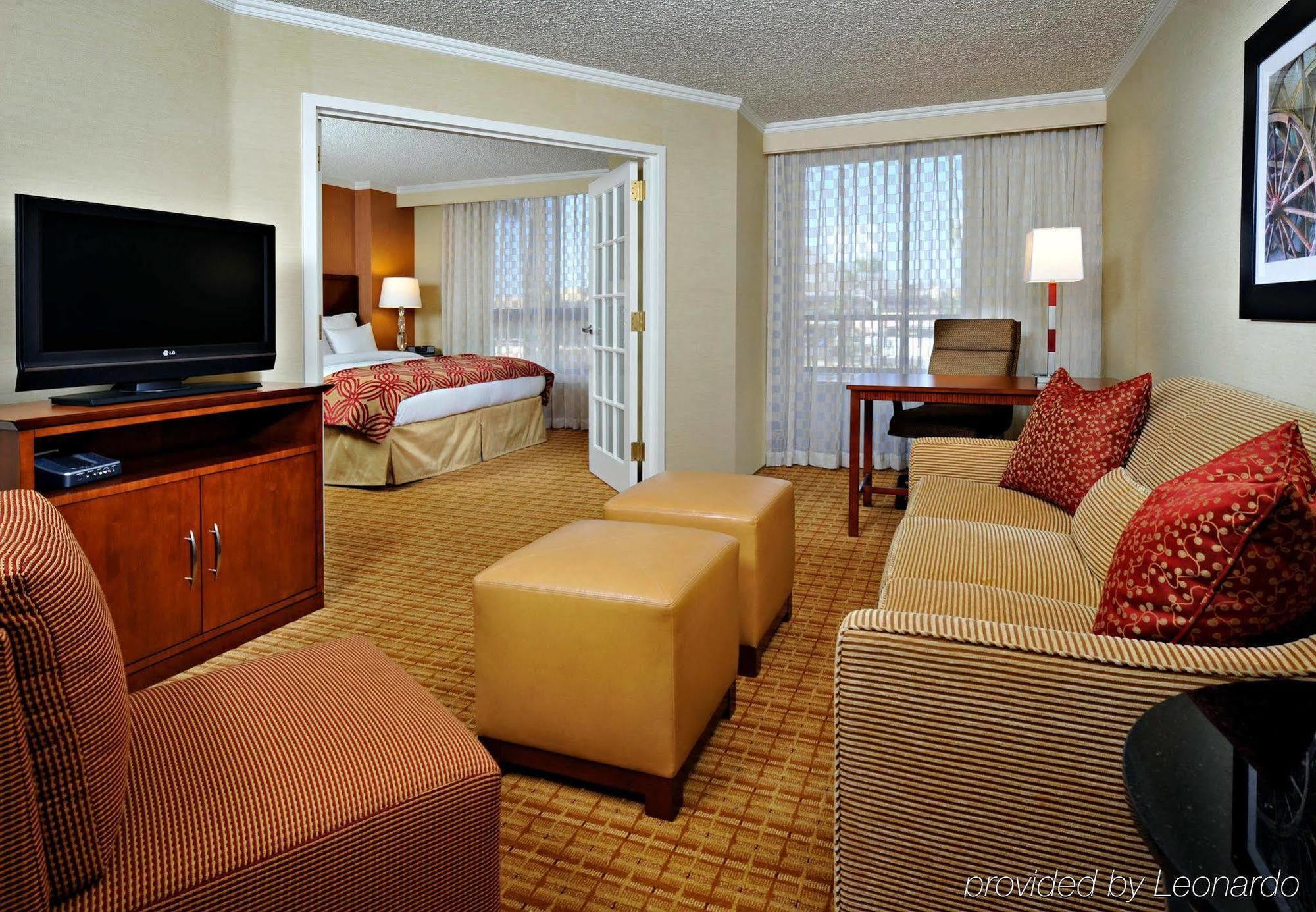 Marriott Old Town 3*