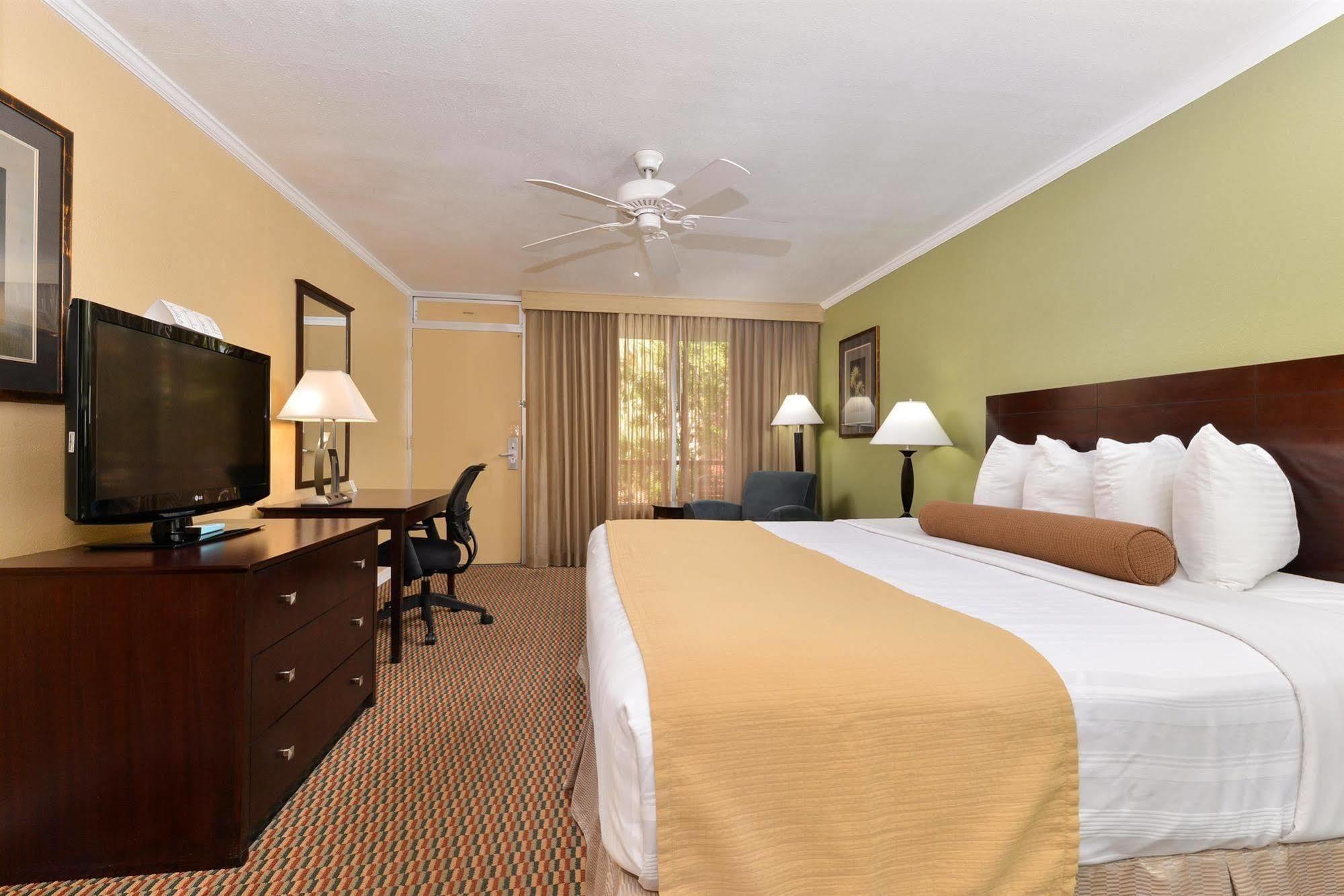 Western Papago & Hotel 3*