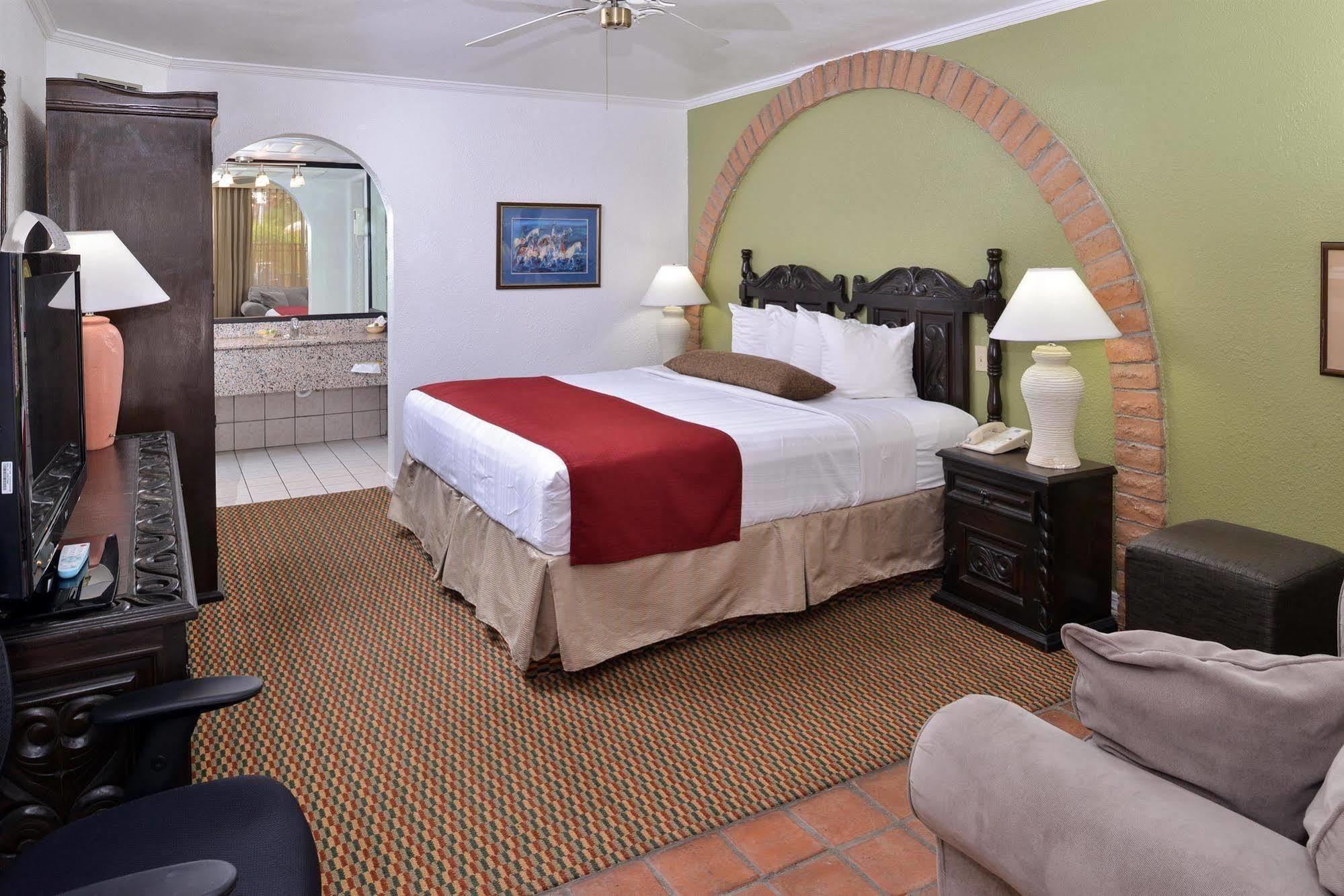 Western Papago & 3*