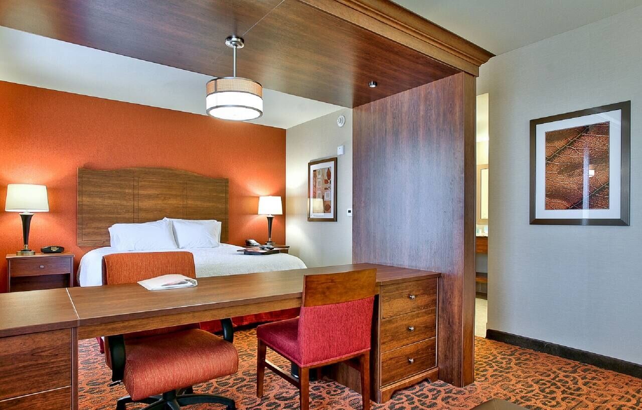 Hotel Hampton & At Talking Stick 3*